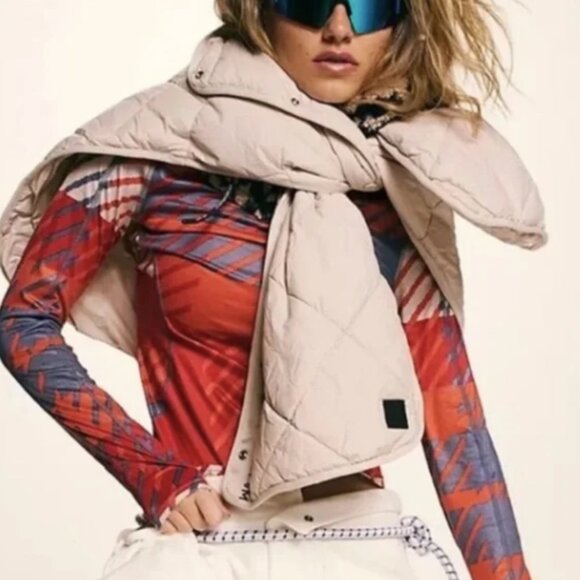 Free People Movement Chill Out Packable Puffer Poncho Scarf One Size NEW - Picture 2 of 3